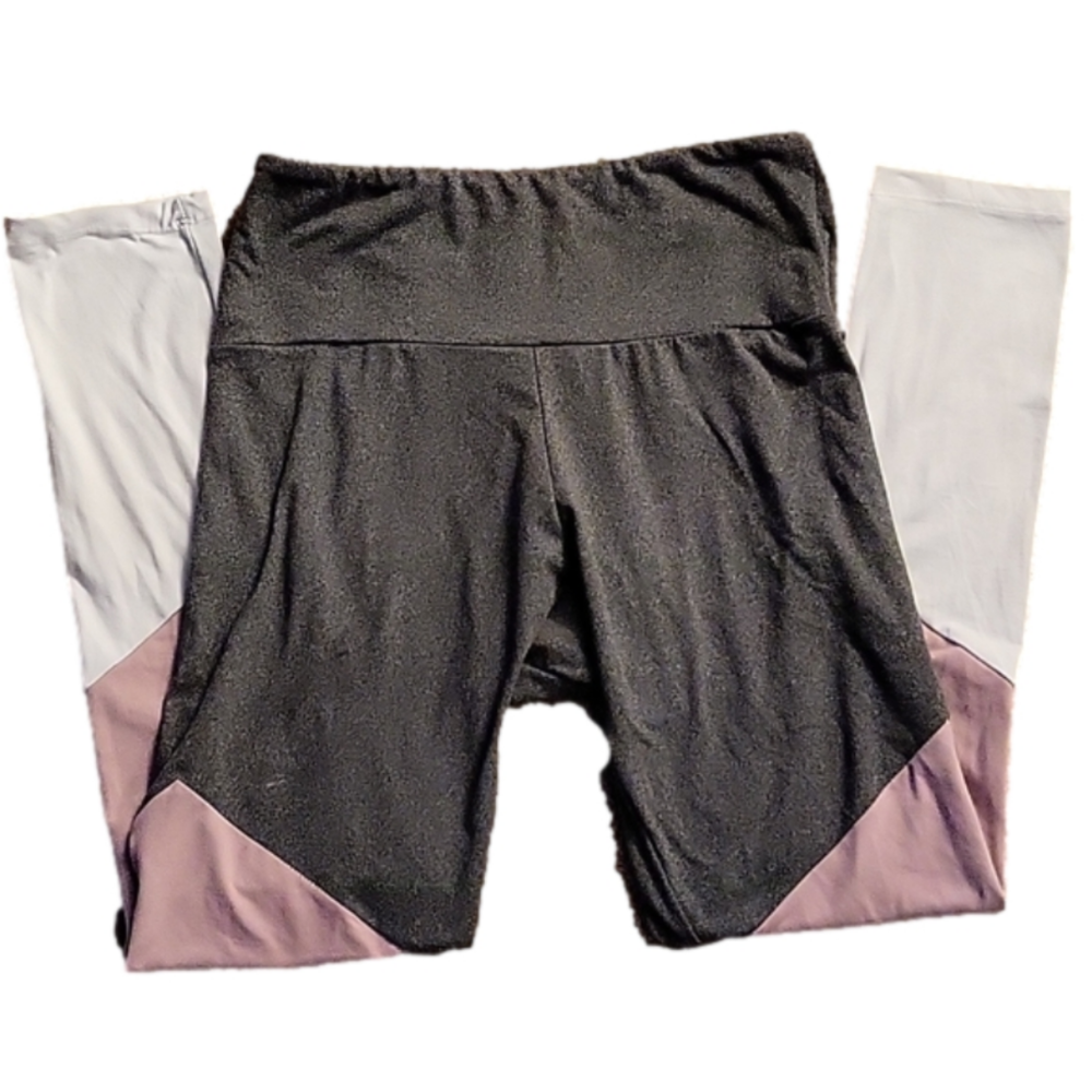 Skylee multi colored leggings size S